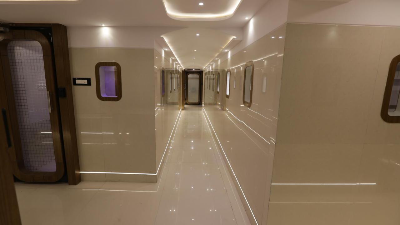 Qubestay Airport Capsule Hotel & Hostel Mumbai Kültér fotó