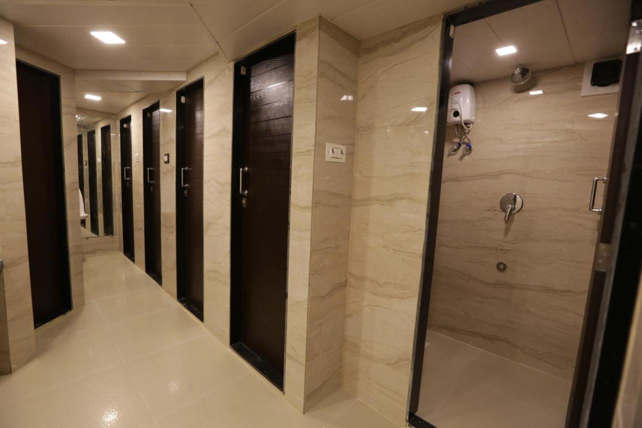 Qubestay Airport Capsule Hotel & Hostel Mumbai Kültér fotó