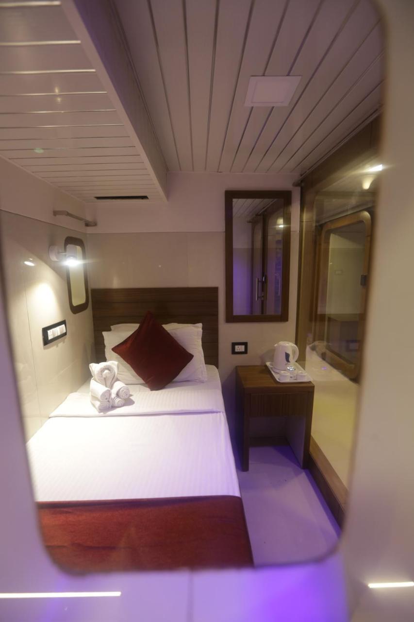 Qubestay Airport Capsule Hotel & Hostel Mumbai Kültér fotó