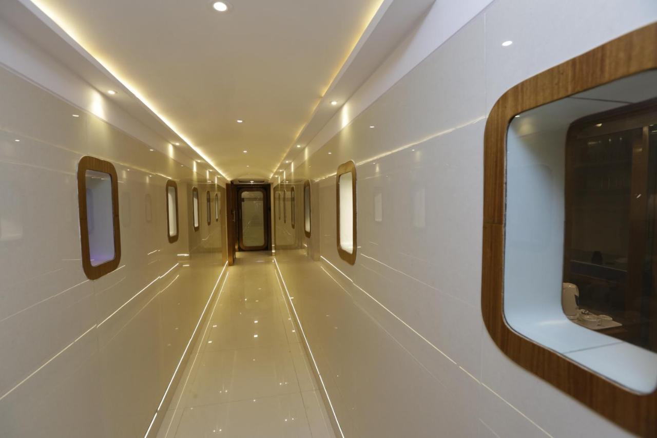 Qubestay Airport Capsule Hotel & Hostel Mumbai Kültér fotó
