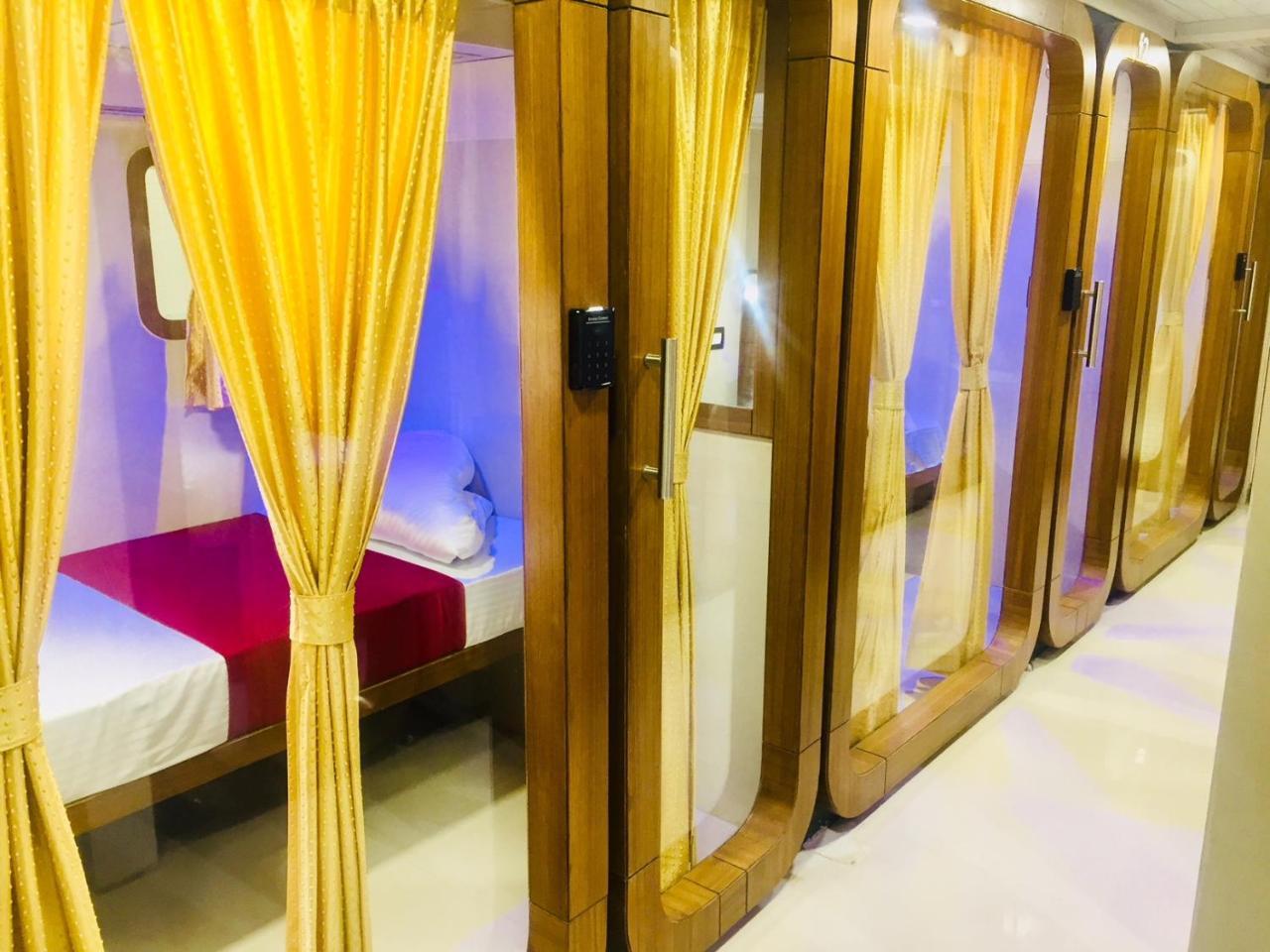 Qubestay Airport Capsule Hotel & Hostel Mumbai Kültér fotó