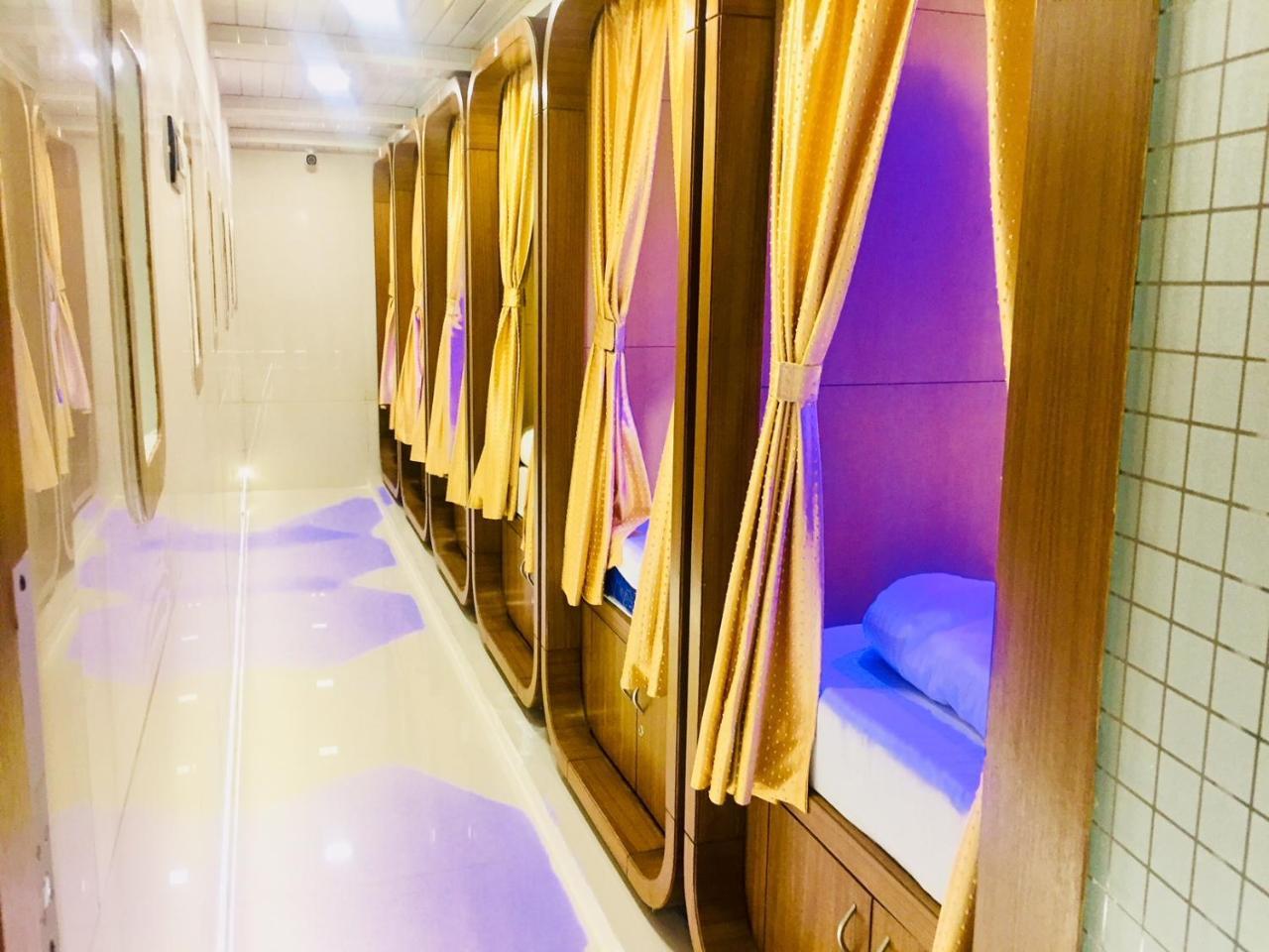 Qubestay Airport Capsule Hotel & Hostel Mumbai Kültér fotó