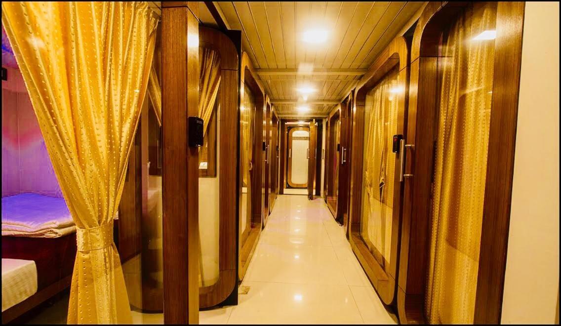 Qubestay Airport Capsule Hotel & Hostel Mumbai Kültér fotó