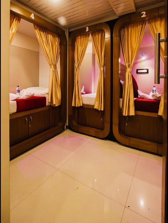 Qubestay Airport Capsule Hotel & Hostel Mumbai Kültér fotó